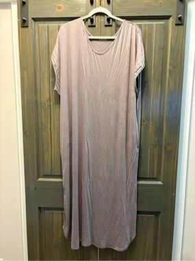 Relaxed Scoop-Neck Maxi Dress in purple